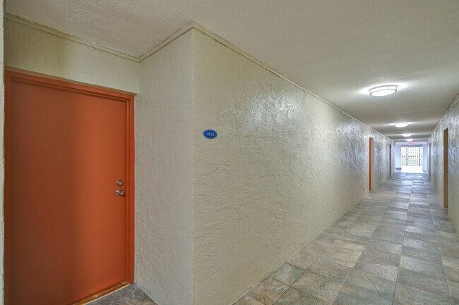 Building Photo - 4810