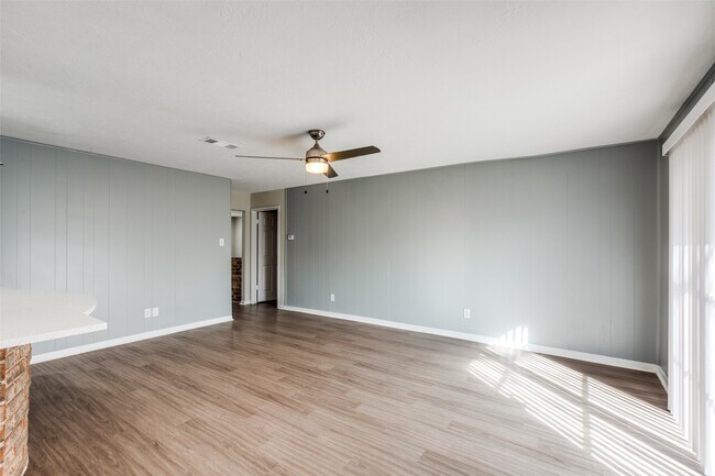 Building Photo - 5426 Fairgreen Ln