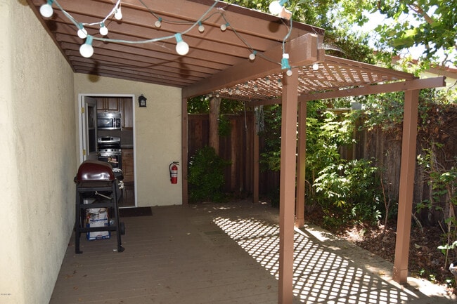 Building Photo - 595 Racquet Club Ln