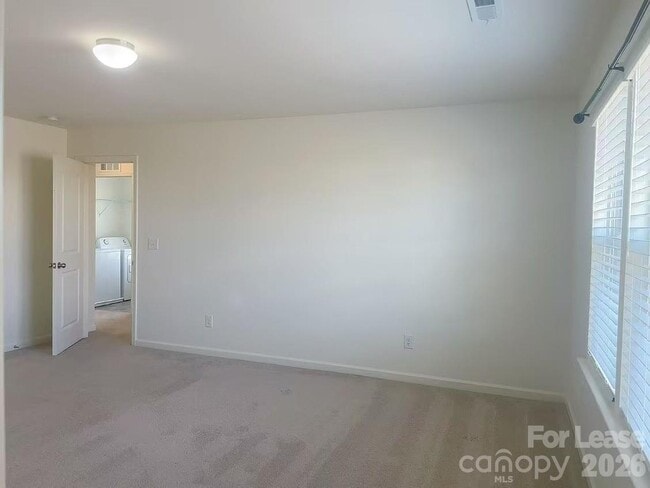 Building Photo - 5006 Beacon Ave