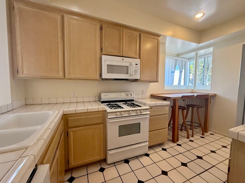 Building Photo - 1937 Euclid St