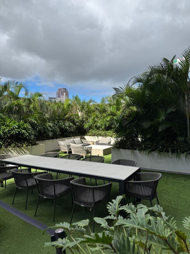 Building Photo - Aalii Studio unit