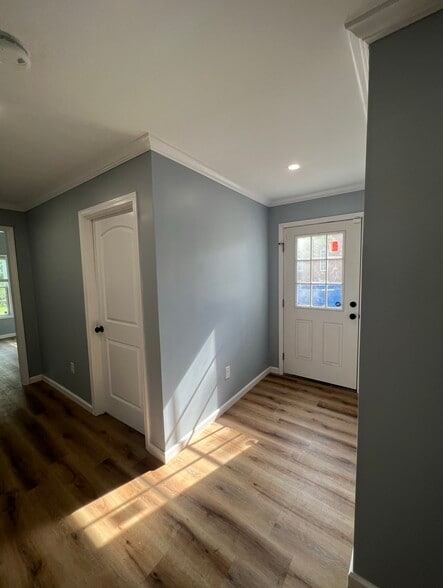 Building Photo - 400 McIver St