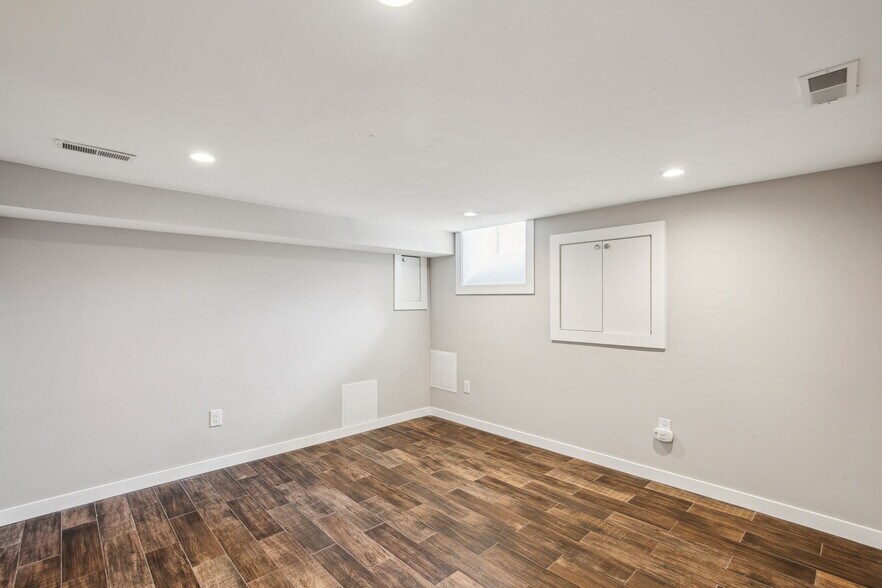 Building Photo - 1833 Ginnodo St