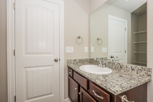 Building Photo - 2228 Lismore Dr
