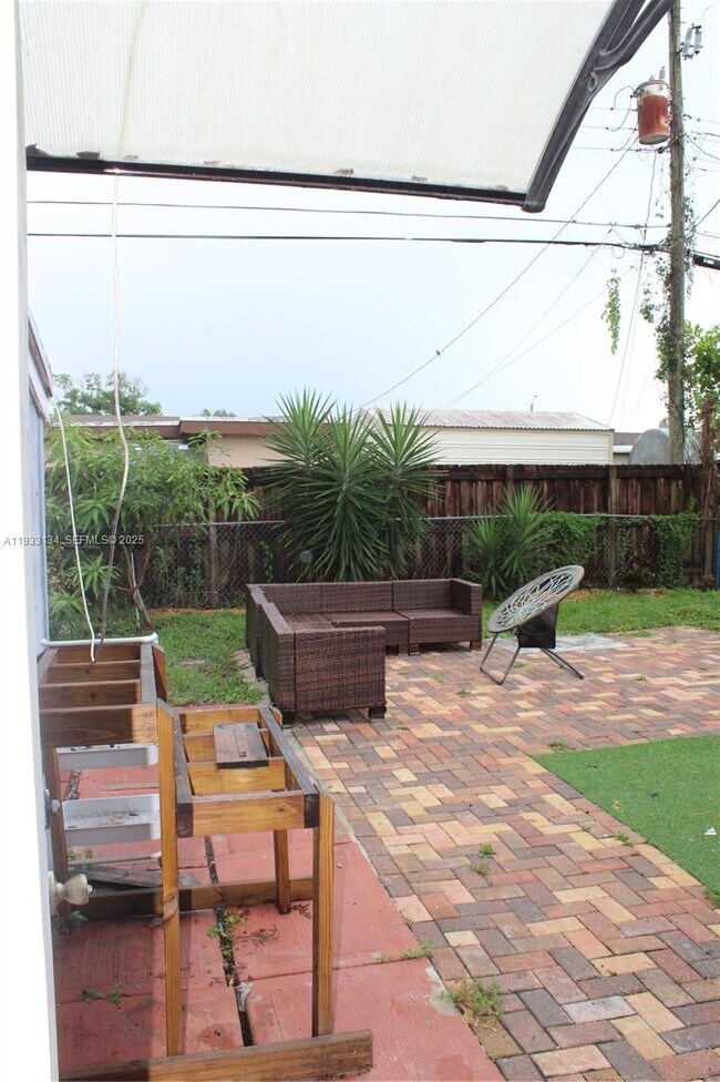 Building Photo - 6651 Custer St