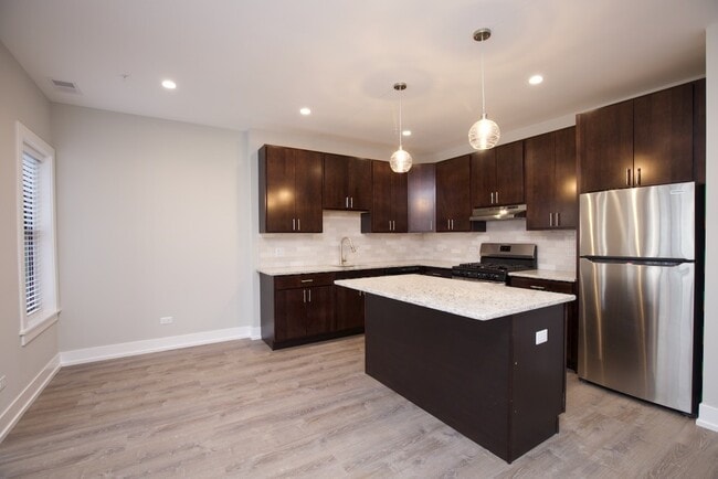 Building Photo - 1143 Maple Ave