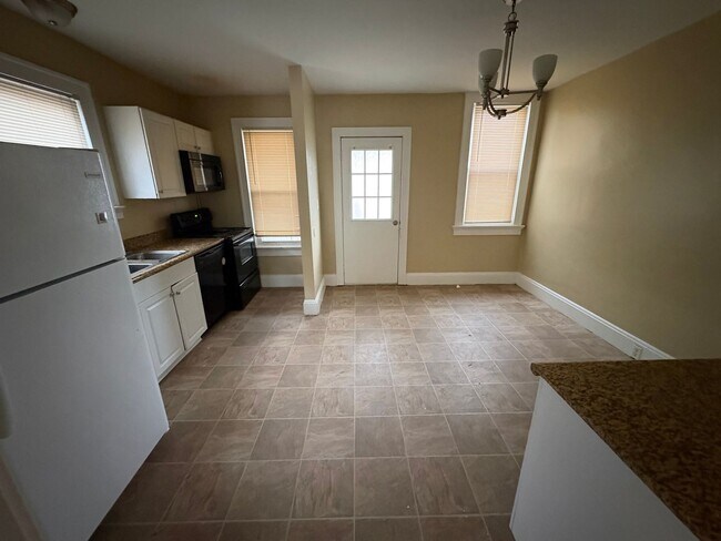 Building Photo - 247-249 North Harris Avenue