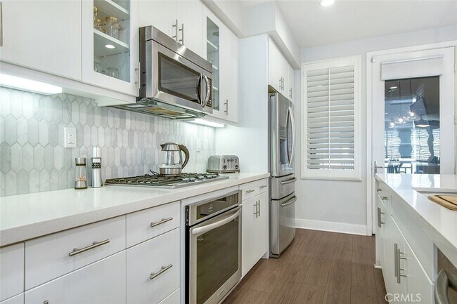 Building Photo - 10 Brownstone Way
