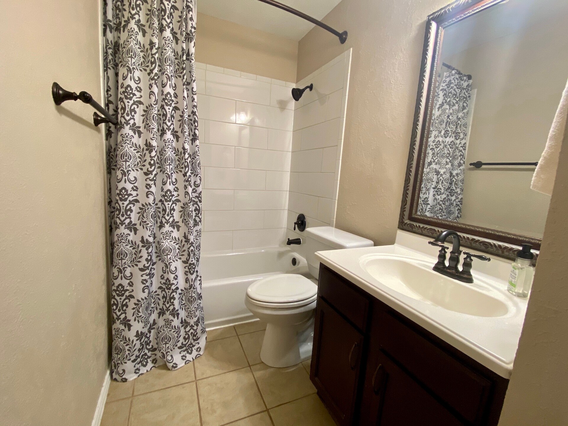 Shared Bath - 9802 Briar Ridge Dr