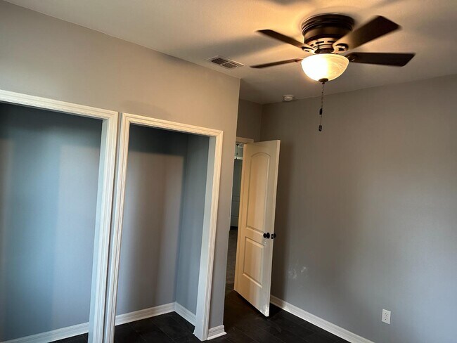 Building Photo - 105 N Davis St