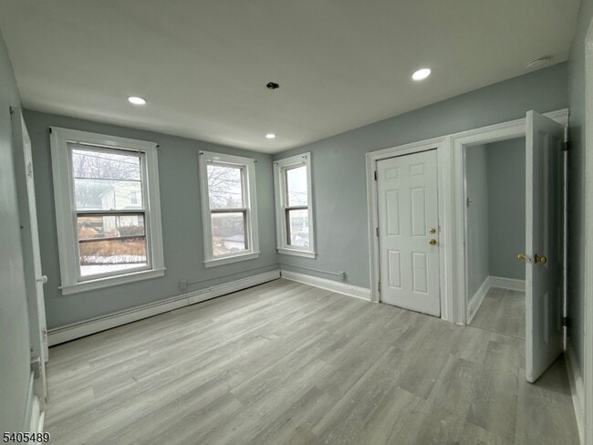 Building Photo - 437 Morrissee Ave