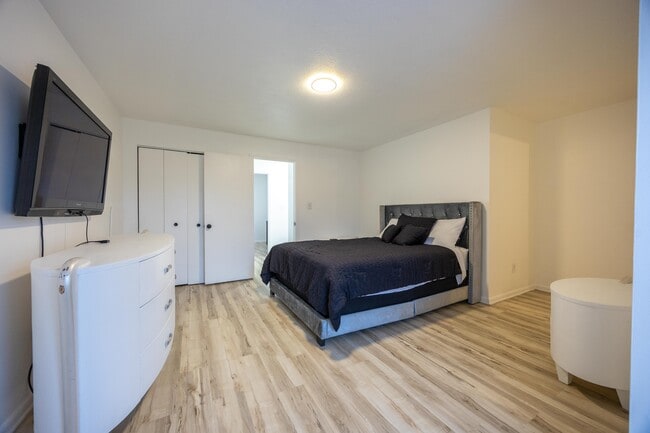 Building Photo - 27701 Mills Ave