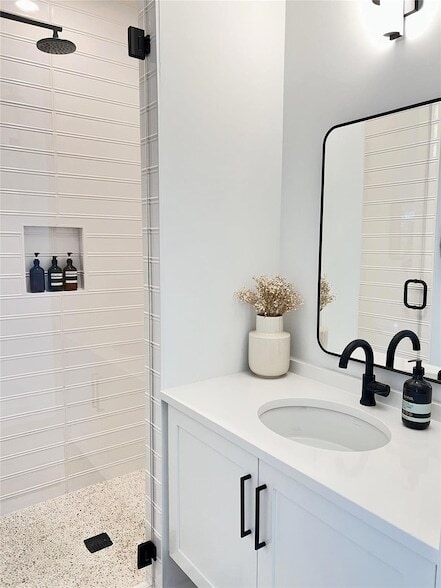 Building Photo - 7809 Mullen Dr