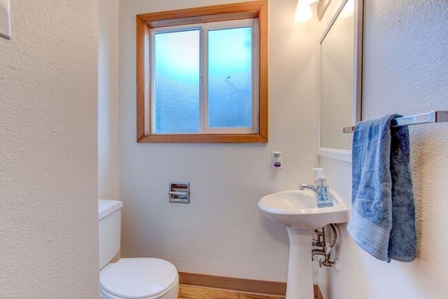 Building Photo - Remodeled 3 bedroom with washer & dryer hook ups