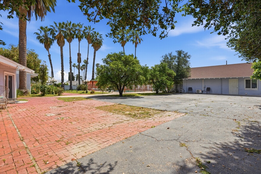 Building Photo - 8647 Corbin Ave