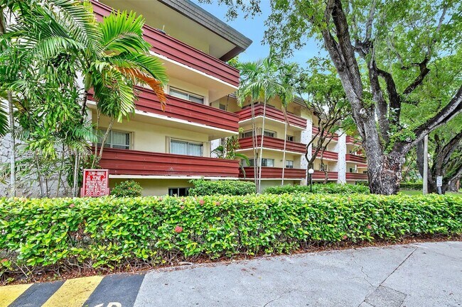 Building Photo - 1205 Mariposa Ave