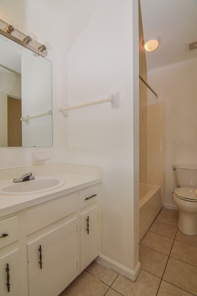 Building Photo - 115 Ashwood Ct