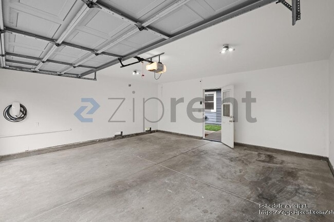 Building Photo - 106 Village Ct