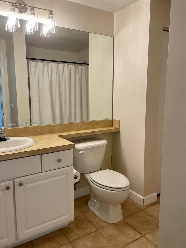 Building Photo - 4202 Myrtlewood Cir E