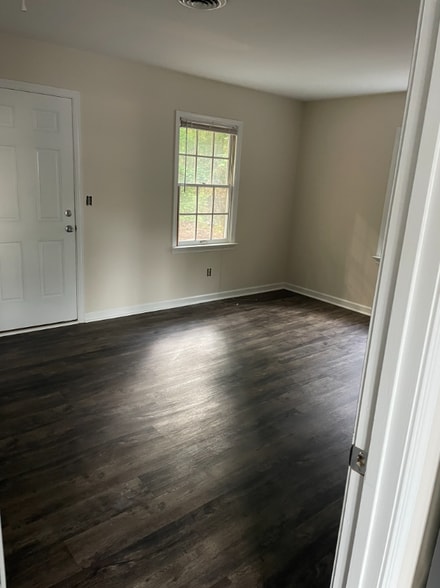 Building Photo - 102 Raleigh St