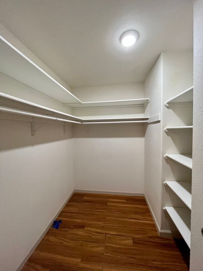 Building Photo - 757 Joy Dr