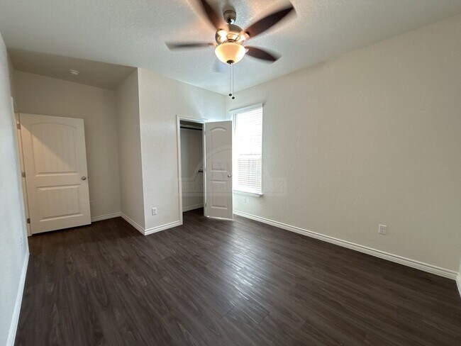 Building Photo - 5112 Rose Gdn Lp