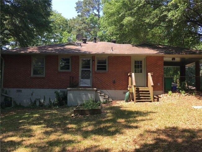 Building Photo - 2676 Woodridge Dr