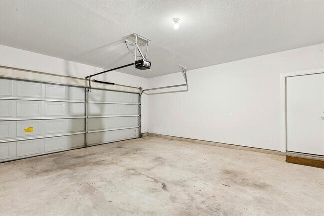 Building Photo - 9800 Betulla Dr