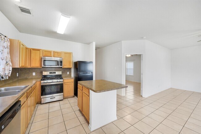 Building Photo - 1102 Grassy View Dr