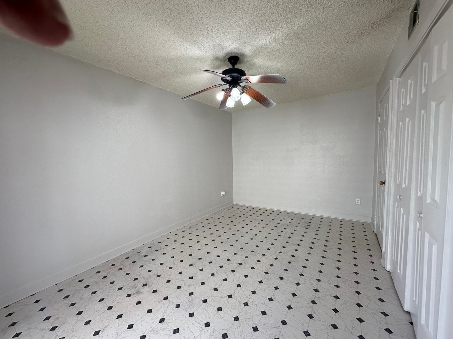 Building Photo - 100 Teal Ln