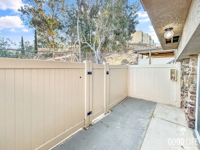 Building Photo - Stunning 2BD/2BA W/ Updated Kitchen, A/C, and Reserved Parking in La Mesa!