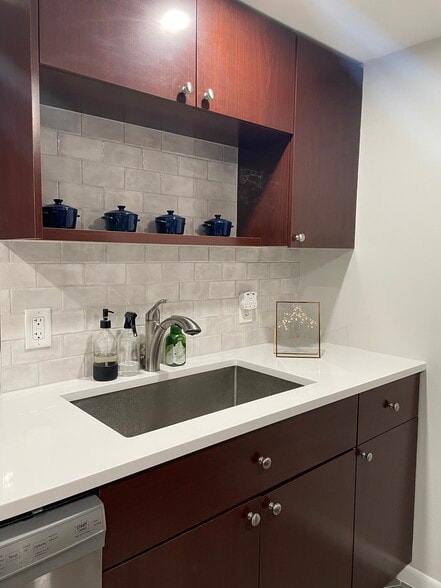 Building Photo - 125 5th Ave NE