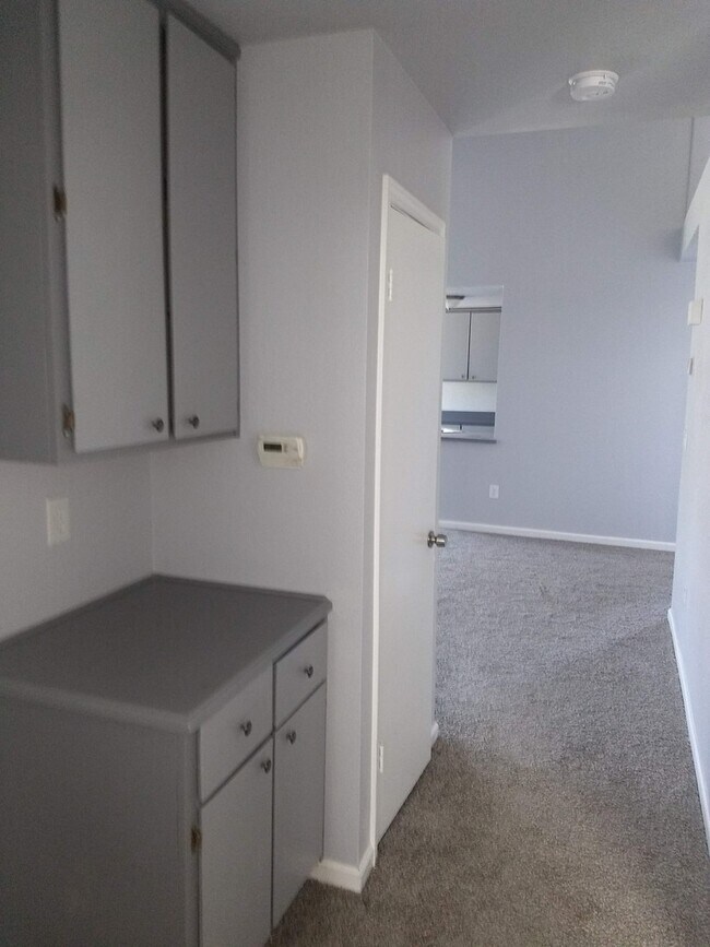Building Photo - Updated 3 Bedroom Home
