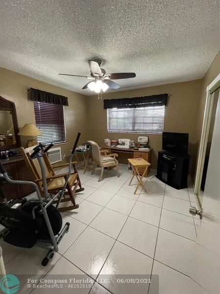 Building Photo - 671 E 59th St