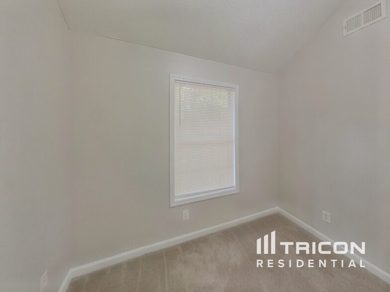 Building Photo - 408 Crested View Dr