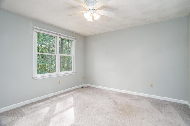 Building Photo - 6 Samantha Ln