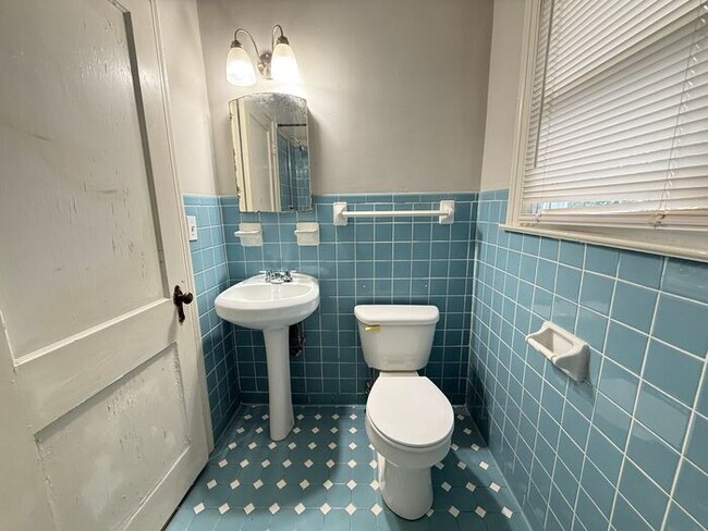 Building Photo - Adorable Cottage in East Nashville!