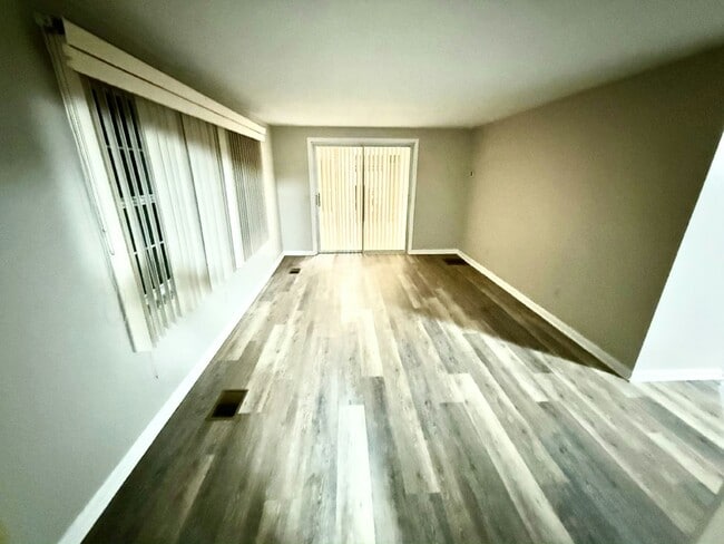 Building Photo - 6407 SE 108th St