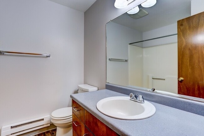 Building Photo - 2bed/1.5bath Town-home Available Soon! Cal...