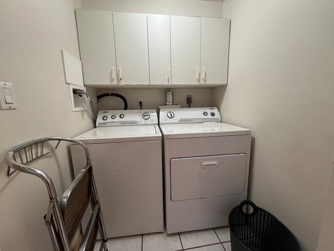 Building Photo - 131 Popes Island Rd