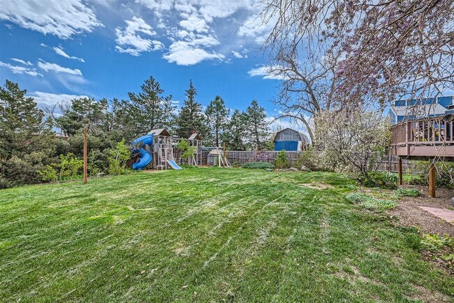 Building Photo - 2070 Ridge Dr