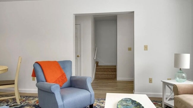 Building Photo - 3BR/2.5BA Townhouse Available July 1st!!! - Great Residential Neighborhood!!