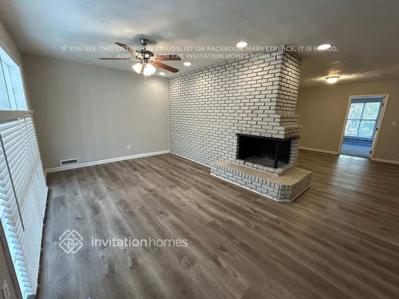 Building Photo - 1921 Cindy Dr