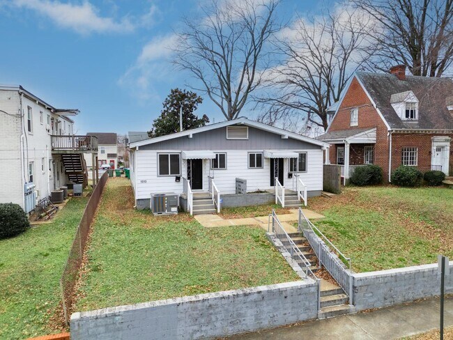 Building Photo - 1313 Wallace St