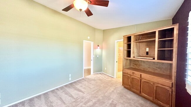 Building Photo - Lovely semi-attached, Single-Story Guest H...
