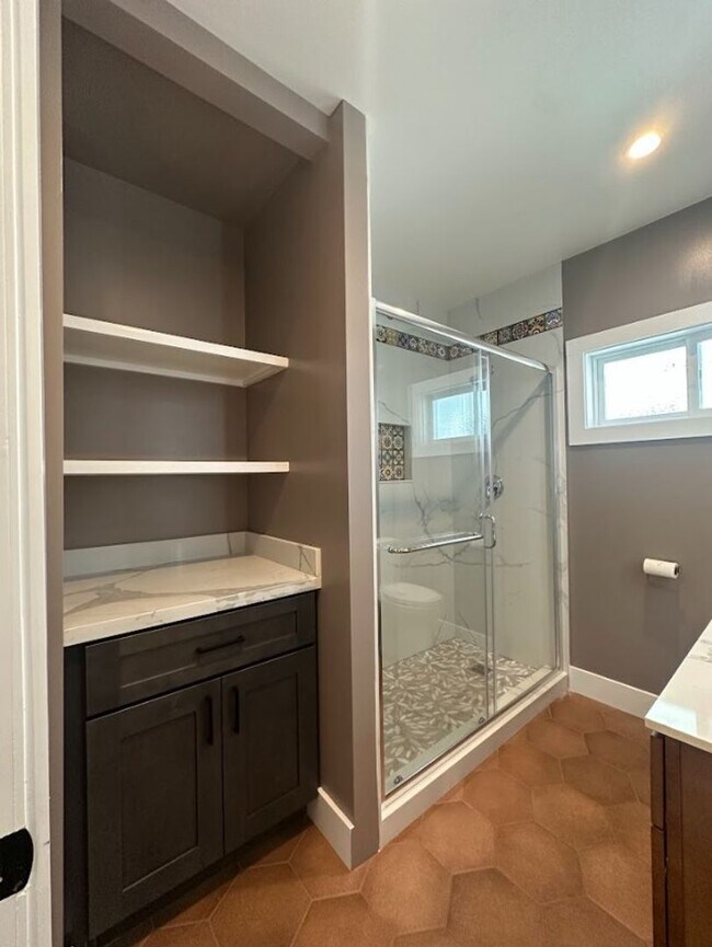 Building Photo - Beautifully Renovated Home in Oakland!