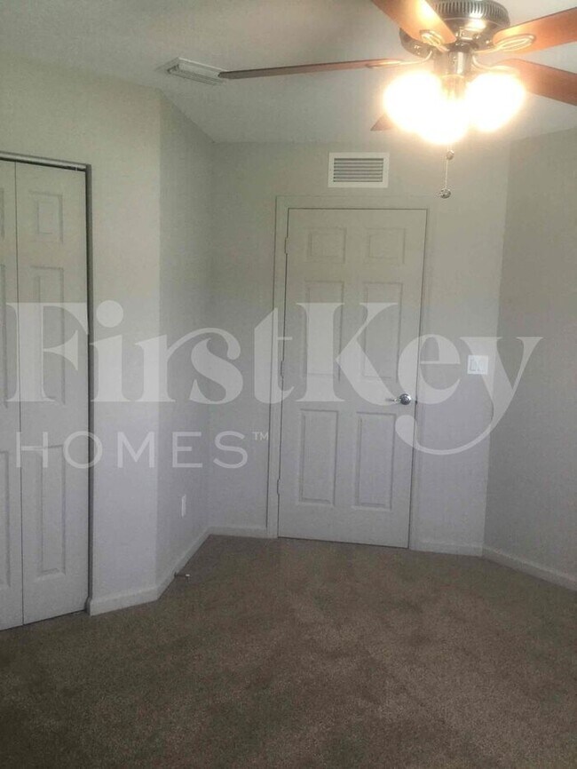 Building Photo - 1351 SW Amboy Ave