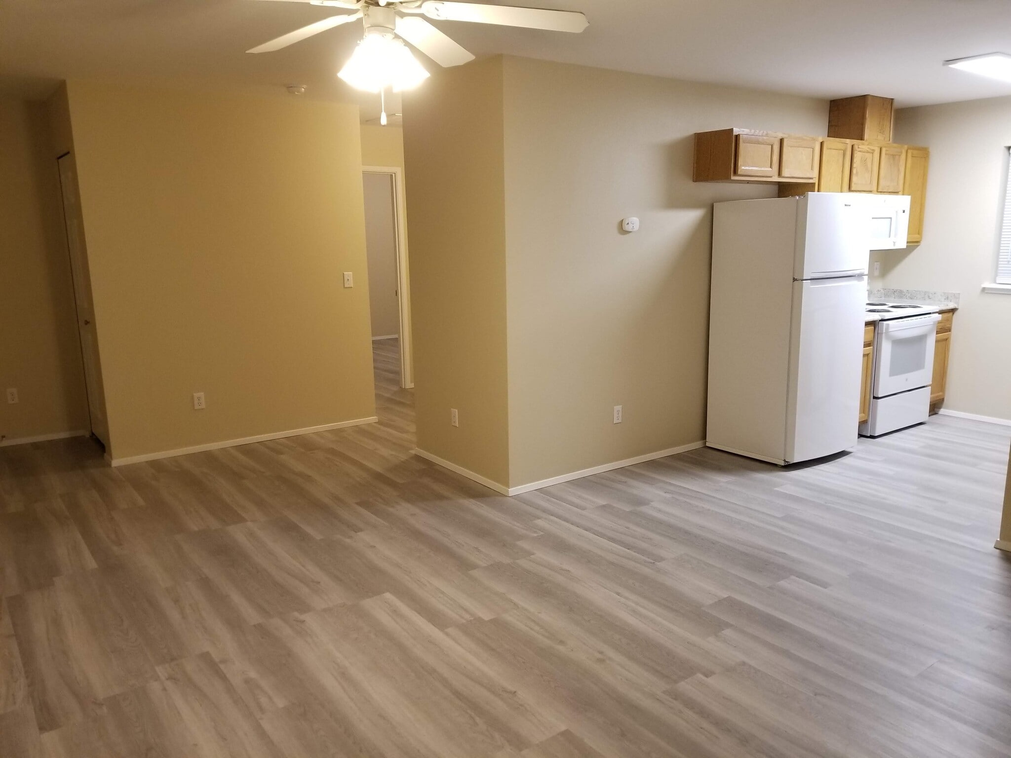 Building Photo - 1048 Ne Warner Pl