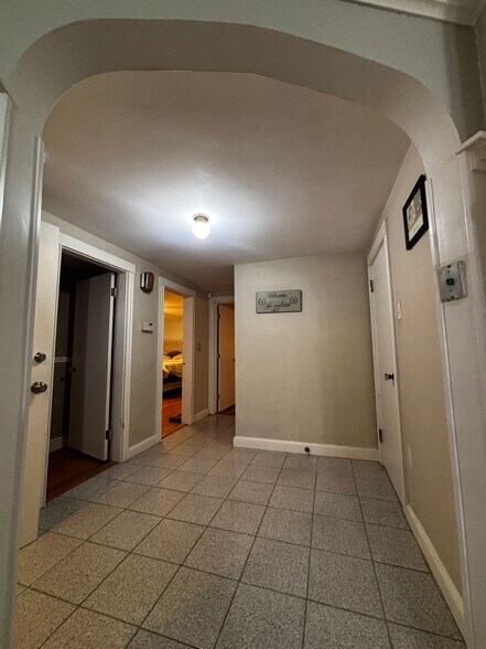 Building Photo - 30 Linwood Ave